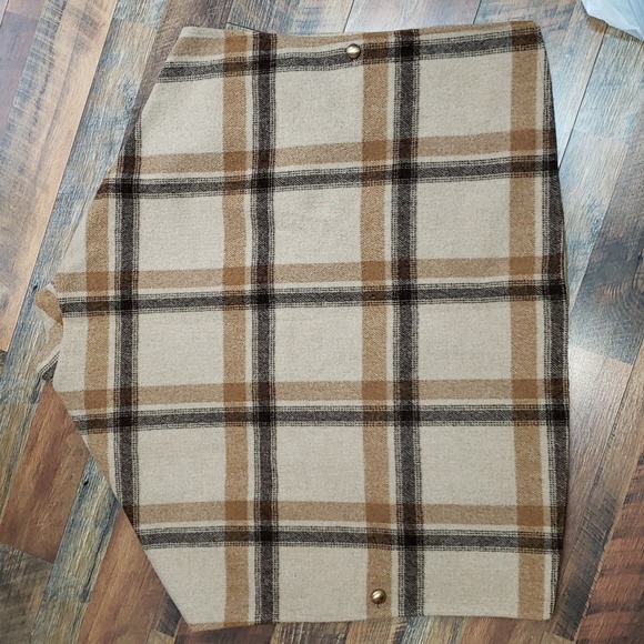 Vintage Tan and Brown Plaid Wool Zipper Closure Cape - Picture 9 of 9